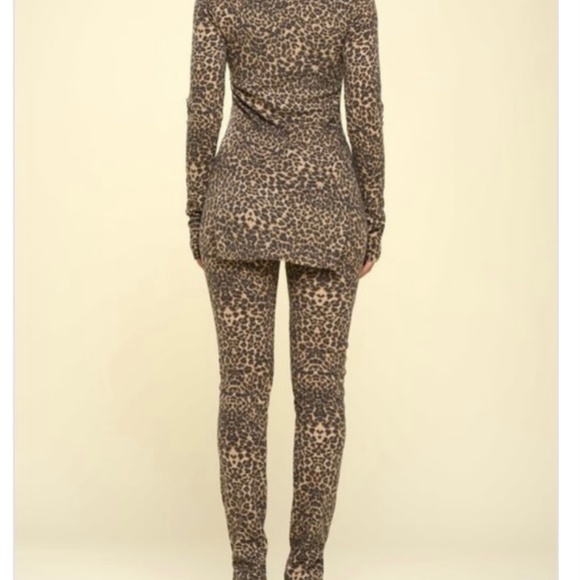 Cheetah print two piece set - Picture 3 of 4